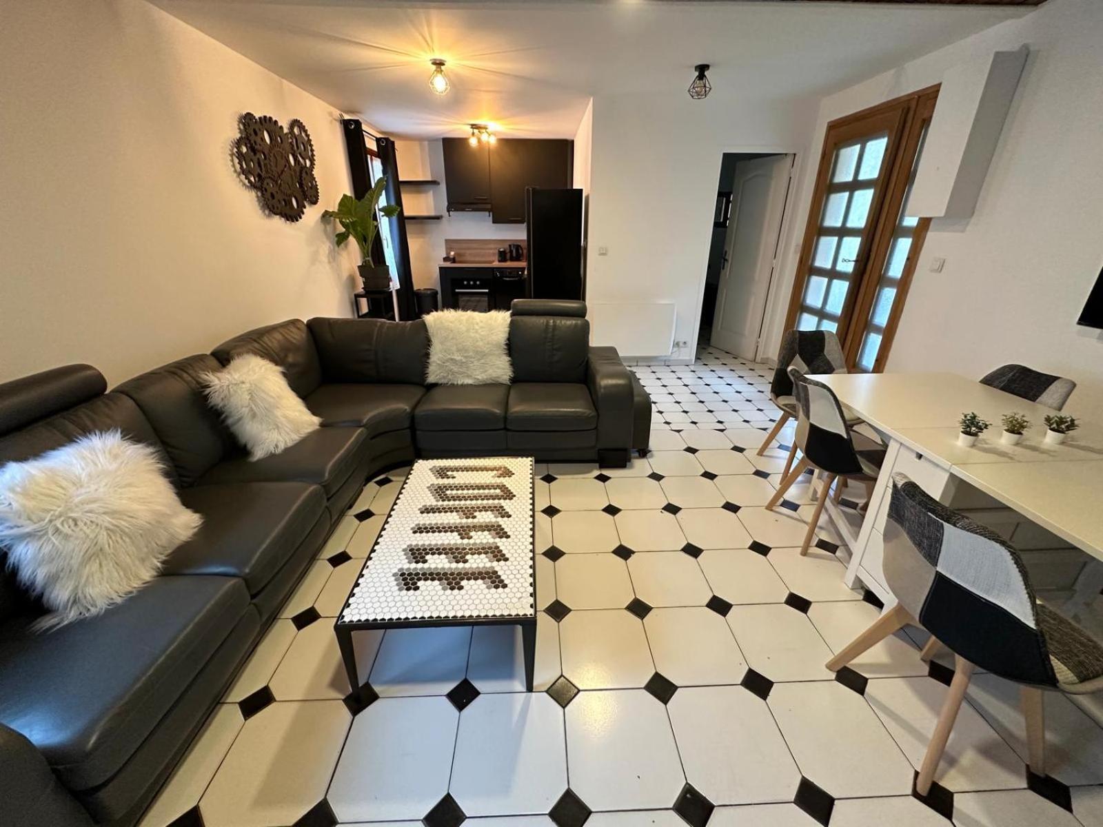 Agreable Appartement Dans Une Maison Σαιν-Ντενί Εξωτερικό φωτογραφία