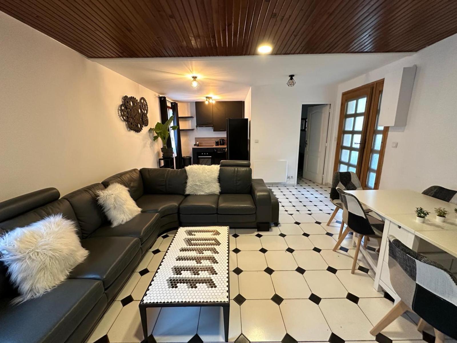 Agreable Appartement Dans Une Maison Σαιν-Ντενί Εξωτερικό φωτογραφία